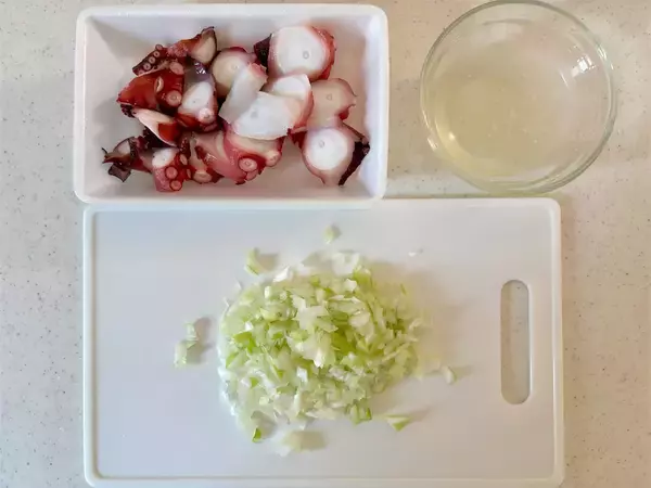 「【チャーハンの新常識】スープを加えりゃパラパラになる!?理想食感の「タコチャーハン」作ってみた！」の画像