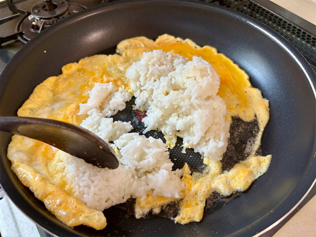 【チャーハンの新常識】スープを加えりゃパラパラになる!?理想食感の「タコチャーハン」作ってみた！