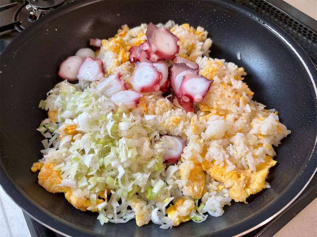 【チャーハンの新常識】スープを加えりゃパラパラになる!?理想食感の「タコチャーハン」作ってみた！