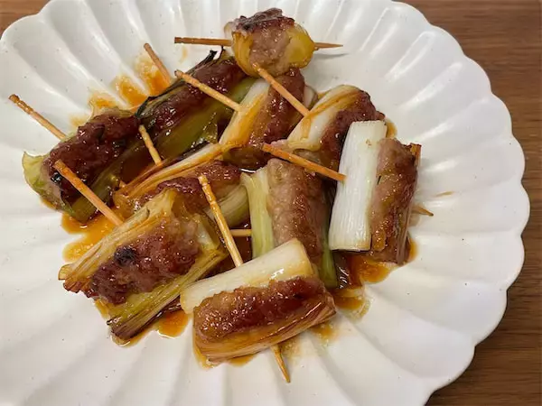 切って詰めて焼くだけ！これは新しい！ピーマンやシイタケではない「ねぎの肉詰め」作ってみた！