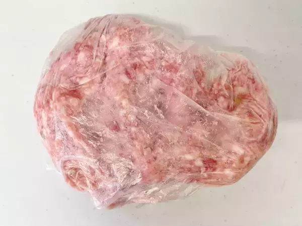 「切って詰めて焼くだけ！これは新しい！ピーマンやシイタケではない「ねぎの肉詰め」作ってみた！」の画像