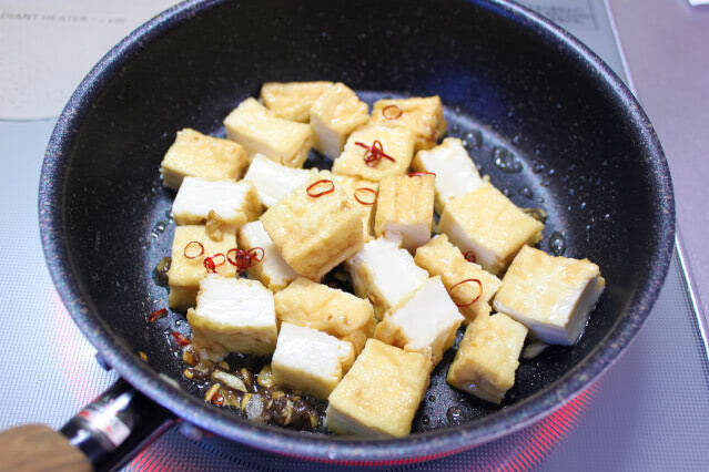 【馬場ちゃんレシピ】「厚揚げペペロンチーノ」に挑戦♪アンチョビの隠し味でイタリアンな麻婆豆腐⁉【節約料理】