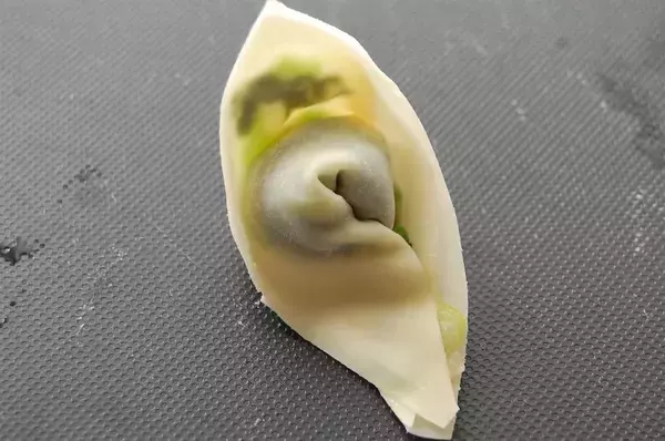 「【小松菜の大量消費】澄んだスープに浮かぶ緑が鮮やか♡巨匠・シェフ脇屋の「翡翠ワンタン」にトライ♪」の画像