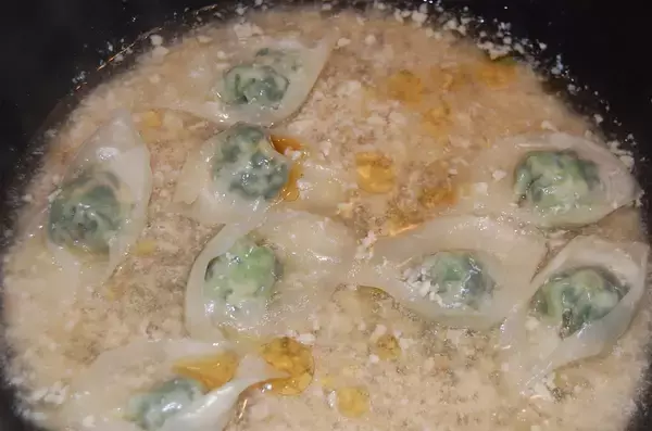 「【小松菜の大量消費】澄んだスープに浮かぶ緑が鮮やか♡巨匠・シェフ脇屋の「翡翠ワンタン」にトライ♪」の画像