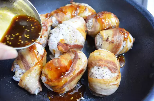 「【材料4つ！】あのふりかけで革命的に爽やか～♡な「肉巻きおにぎり」作ってみた！全然もたれない♪【農家直伝】」の画像