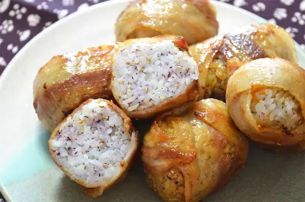 「【材料4つ！】あのふりかけで革命的に爽やか～♡な「肉巻きおにぎり」作ってみた！全然もたれない♪【農家直伝】」の画像