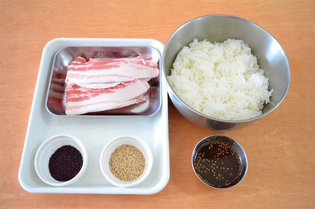 【材料4つ！】あのふりかけで革命的に爽やか～♡な「肉巻きおにぎり」作ってみた！全然もたれない♪【農家直伝】