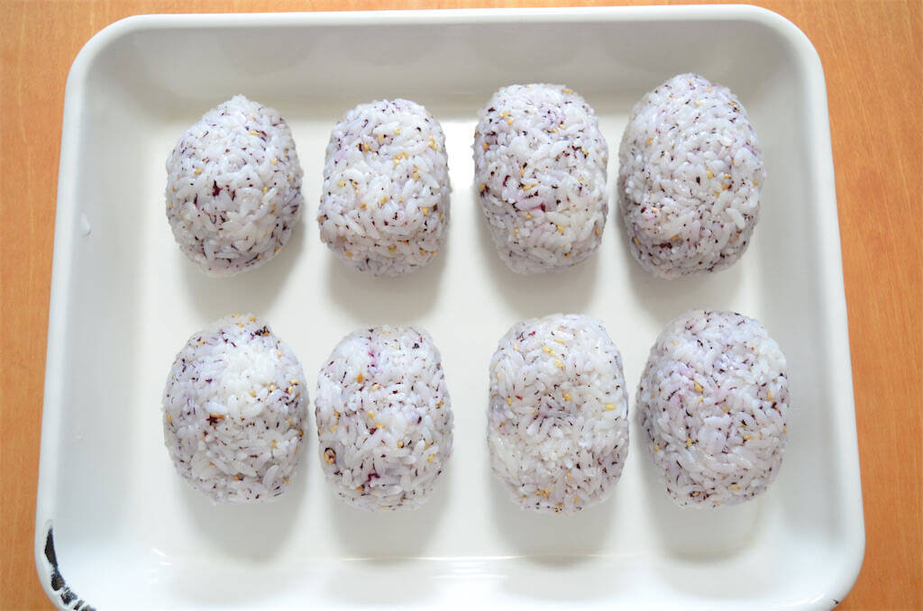 【材料4つ！】あのふりかけで革命的に爽やか～♡な「肉巻きおにぎり」作ってみた！全然もたれない♪【農家直伝】