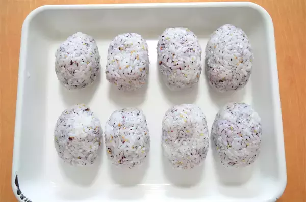 「【材料4つ！】あのふりかけで革命的に爽やか～♡な「肉巻きおにぎり」作ってみた！全然もたれない♪【農家直伝】」の画像