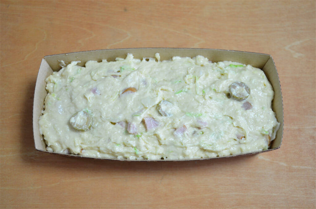 【春キャベツ大量消費】ケークサレ？お好み焼き？「キャベツの塩味ケーキ」作ってみた！サワークリームが合う合う