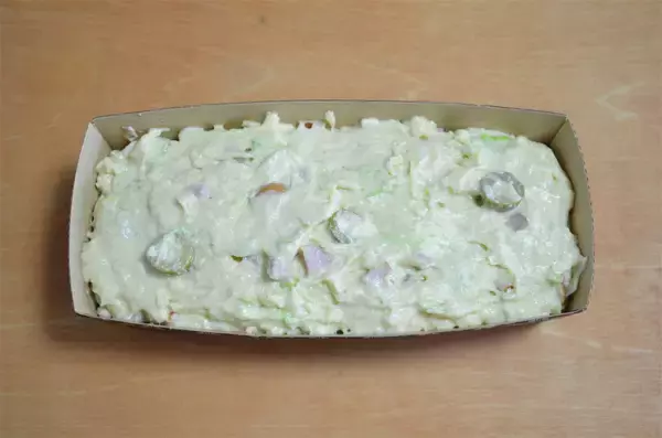 「【春キャベツ大量消費】ケークサレ？お好み焼き？「キャベツの塩味ケーキ」作ってみた！サワークリームが合う合う」の画像