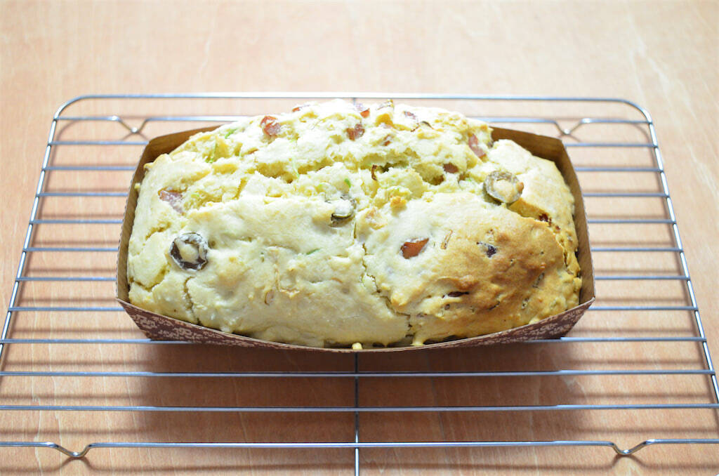 【春キャベツ大量消費】ケークサレ？お好み焼き？「キャベツの塩味ケーキ」作ってみた！サワークリームが合う合う