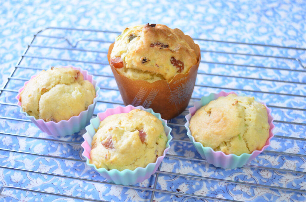 【春キャベツ大量消費】ケークサレ？お好み焼き？「キャベツの塩味ケーキ」作ってみた！サワークリームが合う合う