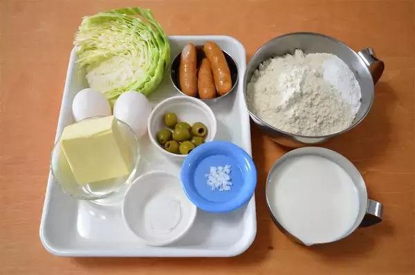 「【春キャベツ大量消費】ケークサレ？お好み焼き？「キャベツの塩味ケーキ」作ってみた！サワークリームが合う合う」の画像