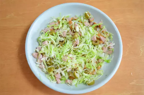 「【春キャベツ大量消費】ケークサレ？お好み焼き？「キャベツの塩味ケーキ」作ってみた！サワークリームが合う合う」の画像