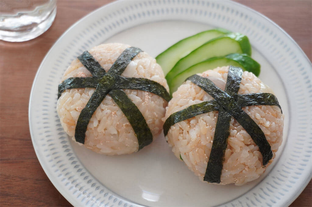 炊飯器に玉ねぎ丸ごとドボン！たらこバター染み込む「絶品炊き込みご飯」作ってみた！【農家の無骨メシ】