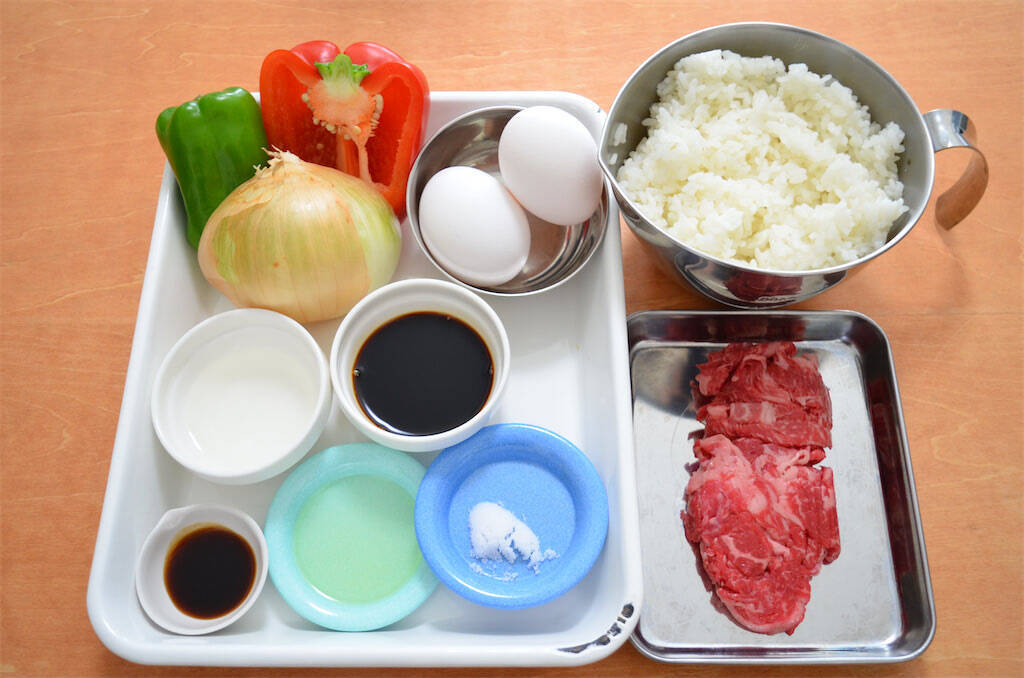 【まさに高級中華】なんと牛肉入れるチャーハン作ってみた！パプリカ＆ピーマンの甘苦コンビもまた旨し♡