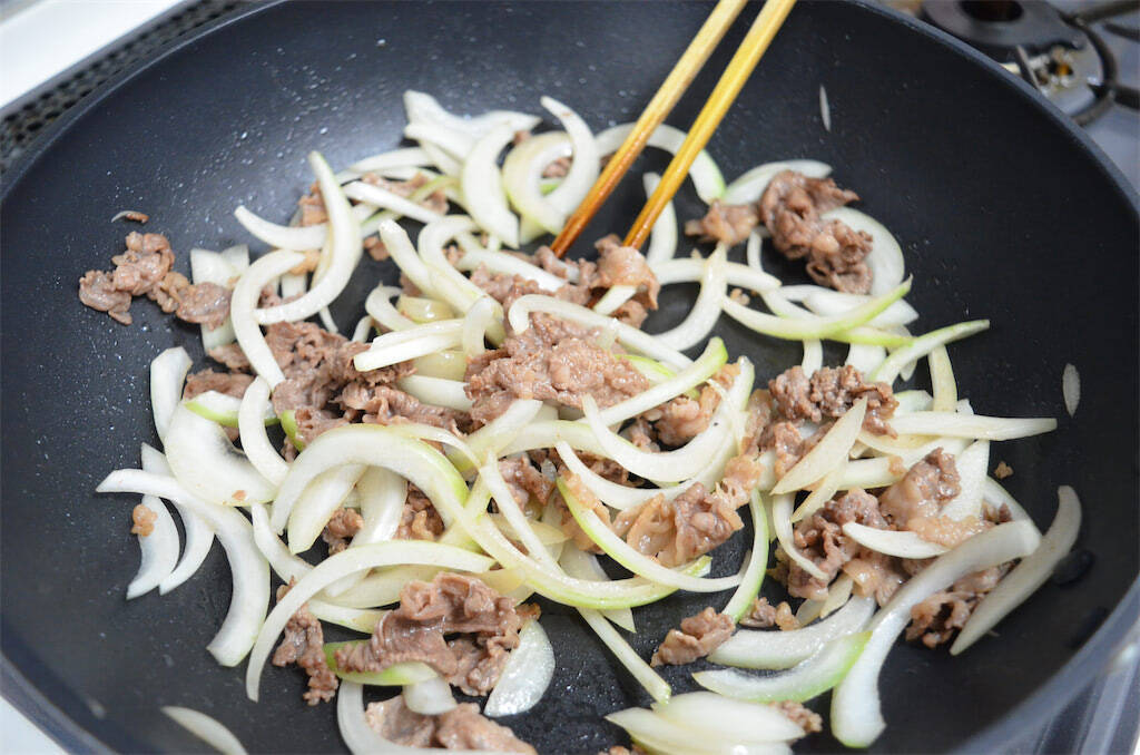 【まさに高級中華】なんと牛肉入れるチャーハン作ってみた！パプリカ＆ピーマンの甘苦コンビもまた旨し♡