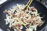 「【まさに高級中華】なんと牛肉入れるチャーハン作ってみた！パプリカ＆ピーマンの甘苦コンビもまた旨し♡」の画像7