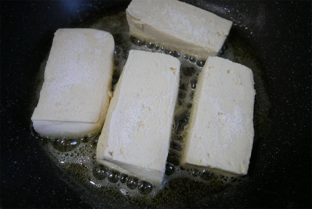 【豆腐アレンジ】浅草の人気洋食店シェフ直伝！「豆腐ソテー」作ってみた！バター風味が香ばしい～♡