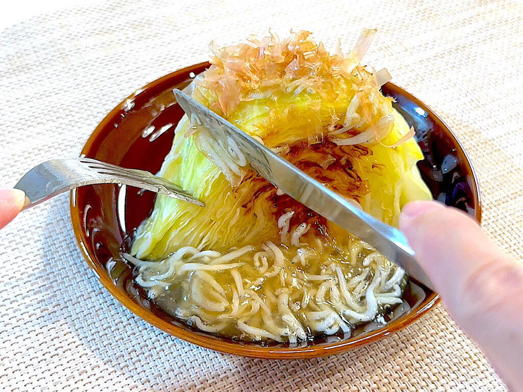 【キャベツ焼いて】まさかのステーキ作ろう！お菓子級に甘っ♡トロトロのしらす餡も絡む、絡む～【ワンパン調理】