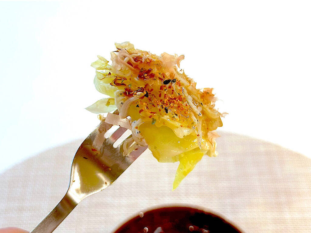 【キャベツ焼いて】まさかのステーキ作ろう！お菓子級に甘っ♡トロトロのしらす餡も絡む、絡む～【ワンパン調理】