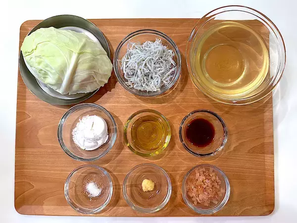 「【キャベツ焼いて】まさかのステーキ作ろう！お菓子級に甘っ♡トロトロのしらす餡も絡む、絡む～【ワンパン調理】」の画像