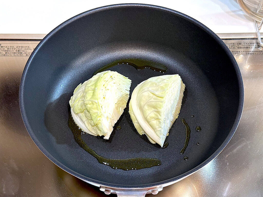 【キャベツ焼いて】まさかのステーキ作ろう！お菓子級に甘っ♡トロトロのしらす餡も絡む、絡む～【ワンパン調理】