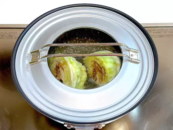 「【キャベツ焼いて】まさかのステーキ作ろう！お菓子級に甘っ♡トロトロのしらす餡も絡む、絡む～【ワンパン調理】」の画像