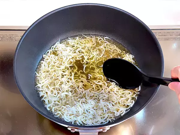 「【キャベツ焼いて】まさかのステーキ作ろう！お菓子級に甘っ♡トロトロのしらす餡も絡む、絡む～【ワンパン調理】」の画像