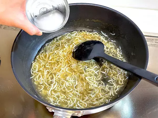 「【キャベツ焼いて】まさかのステーキ作ろう！お菓子級に甘っ♡トロトロのしらす餡も絡む、絡む～【ワンパン調理】」の画像