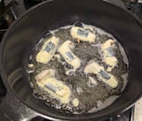 「【料理初心者さん必見】旬のエリンギにアレ巻いて天ぷら作ろう！プリップリ食感…からの磯の香り◎【農家直伝】」の画像6