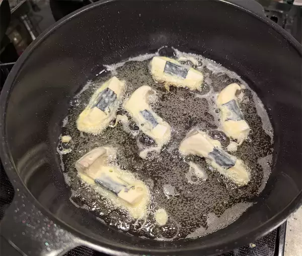 「【料理初心者さん必見】旬のエリンギにアレ巻いて天ぷら作ろう！プリップリ食感…からの磯の香り◎【農家直伝】」の画像