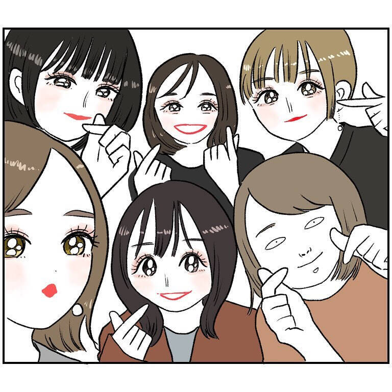 【プリクラで下った神の罰】集合写真の悲劇！別人級に加工されるはずが…なぜわたしだけ!?【momoの漫画】