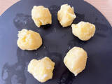 「【山本ゆりさん考案】1.3万いいね超「６Ｐチーズいももち」作ってみた！はカリほくとろ〜りの無限ループ♡」の画像4