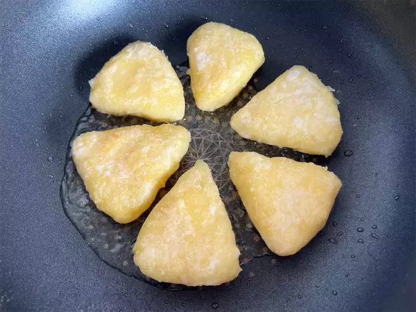 「【山本ゆりさん考案】1.3万いいね超「６Ｐチーズいももち」作ってみた！はカリほくとろ〜りの無限ループ♡」の画像