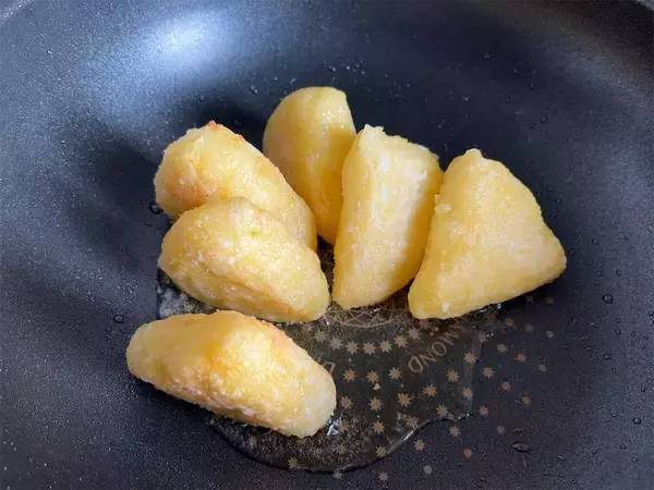 「【山本ゆりさん考案】1.3万いいね超「６Ｐチーズいももち」作ってみた！はカリほくとろ〜りの無限ループ♡」の画像