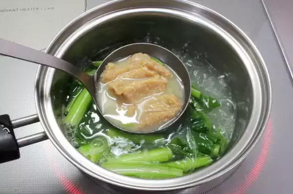 「【もはや味噌ラーメン】生姜がピリッときいてる「肉だんごと春雨のピリ辛みそ汁」作ってみた！一品で満足満腹♡」の画像