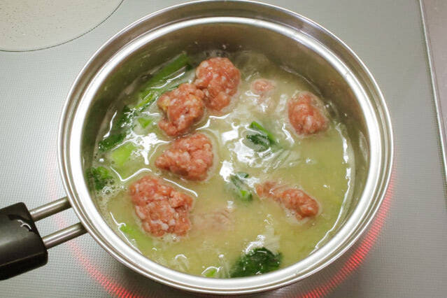 【もはや味噌ラーメン】生姜がピリッときいてる「肉だんごと春雨のピリ辛みそ汁」作ってみた！一品で満足満腹♡