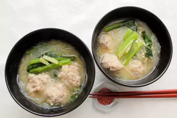 「【もはや味噌ラーメン】生姜がピリッときいてる「肉だんごと春雨のピリ辛みそ汁」作ってみた！一品で満足満腹♡」の画像