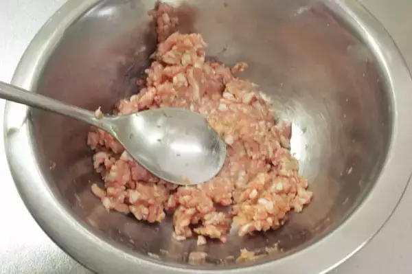 「【もはや味噌ラーメン】生姜がピリッときいてる「肉だんごと春雨のピリ辛みそ汁」作ってみた！一品で満足満腹♡」の画像