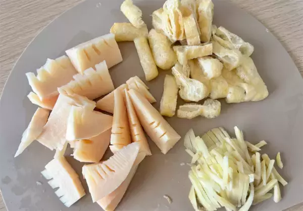 「【水煮たけのこで優勝できる】しょうが香る「たけのこご飯」作ってみた！3つの調味料で本格派な炊きあがり♡」の画像