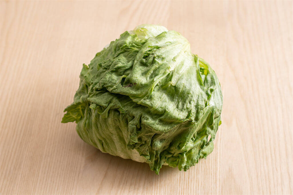 【青髪のテツ】「野菜室で放置のレタスがシワシワ…ならば復活の呪文を」お湯＆冷水でシャキーン!?