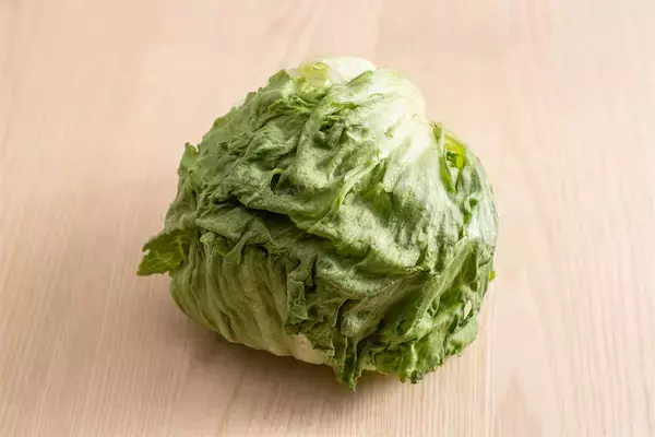 「【青髪のテツ】「野菜室で放置のレタスがシワシワ…ならば復活の呪文を」お湯＆冷水でシャキーン!?」の画像