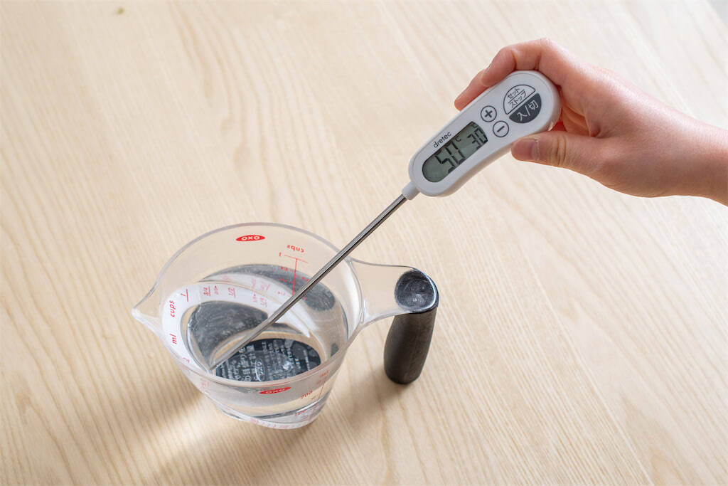 【青髪のテツ】「野菜室で放置のレタスがシワシワ…ならば復活の呪文を」お湯＆冷水でシャキーン!?