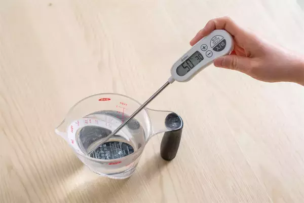 「【青髪のテツ】「野菜室で放置のレタスがシワシワ…ならば復活の呪文を」お湯＆冷水でシャキーン!?」の画像