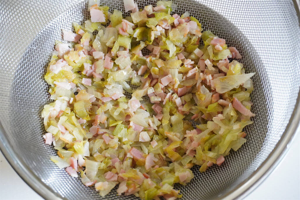 【農家はレタスでおにぎり巻く!?】シャキッじゅわ～っと新食感の「レタス巻きおにぎり」作ってみた！