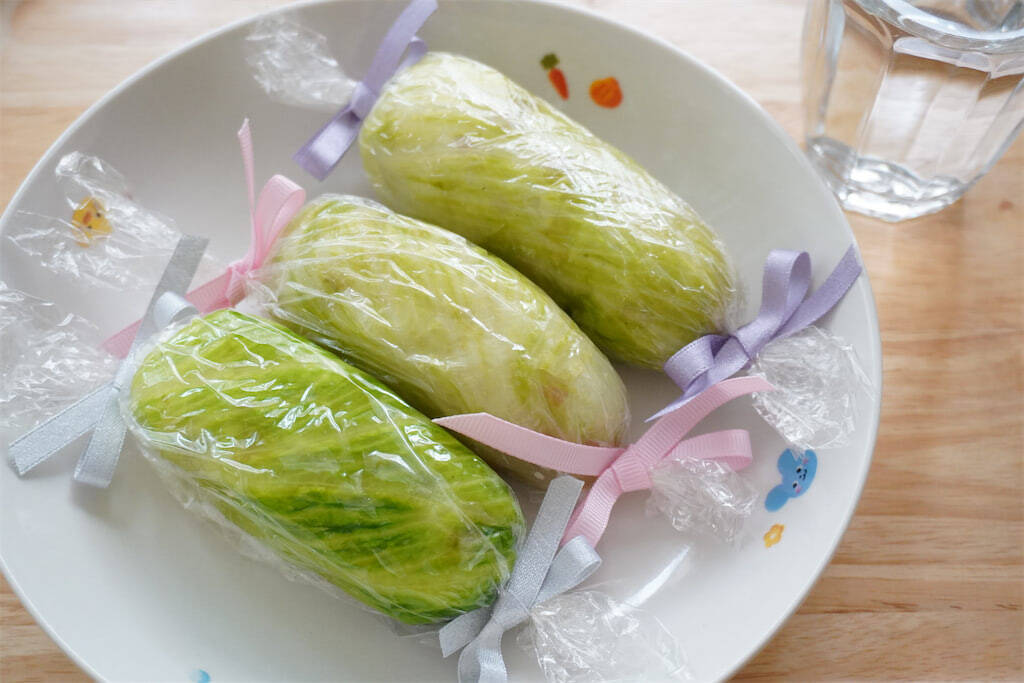 【農家はレタスでおにぎり巻く!?】シャキッじゅわ～っと新食感の「レタス巻きおにぎり」作ってみた！