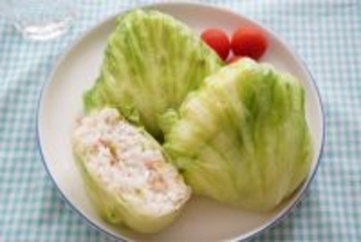 【農家はレタスでおにぎり巻く!?】シャキッじゅわ～っと新食感の「レタス巻きおにぎり」作ってみた！