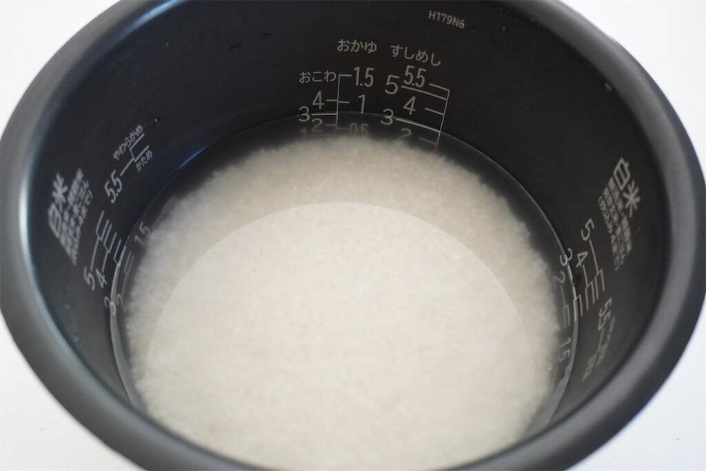 【農家はレタスでおにぎり巻く!?】シャキッじゅわ～っと新食感の「レタス巻きおにぎり」作ってみた！